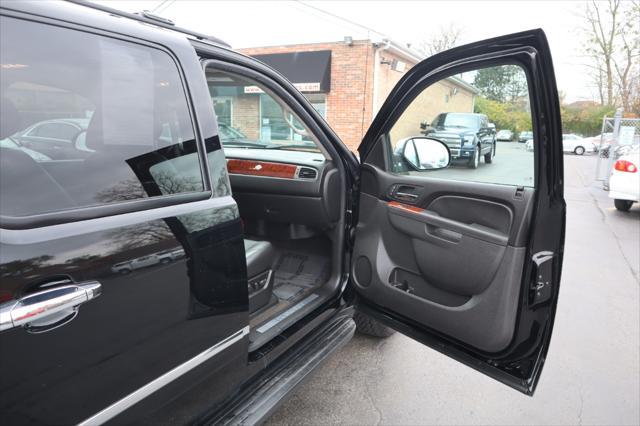 used 2010 Chevrolet Avalanche car, priced at $14,995