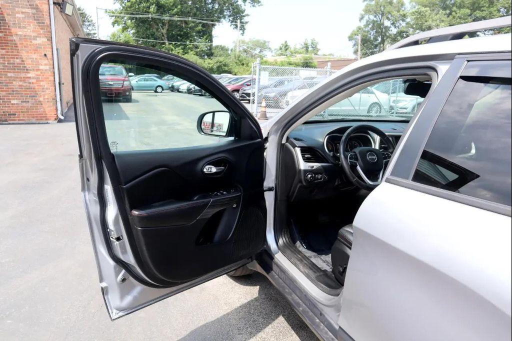 used 2017 Jeep Cherokee car, priced at $10,995