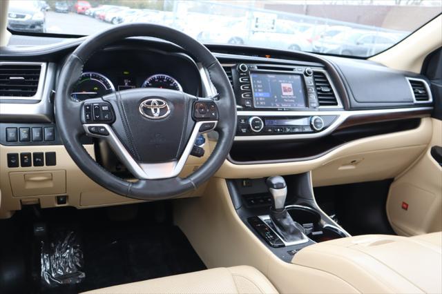 used 2015 Toyota Highlander Hybrid car, priced at $23,499