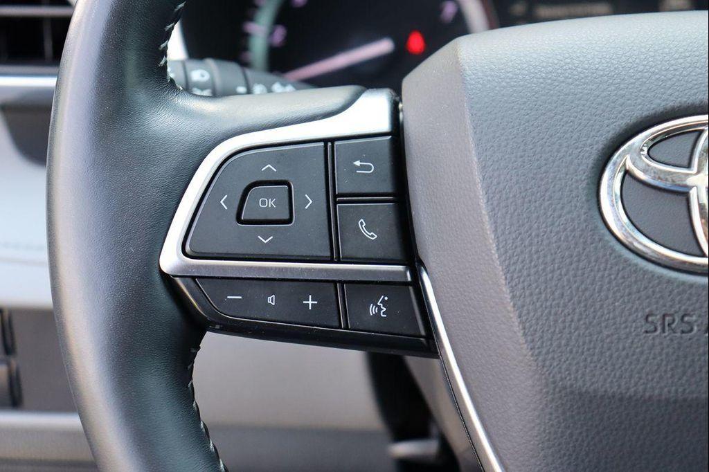 used 2021 Toyota Highlander car, priced at $27,998