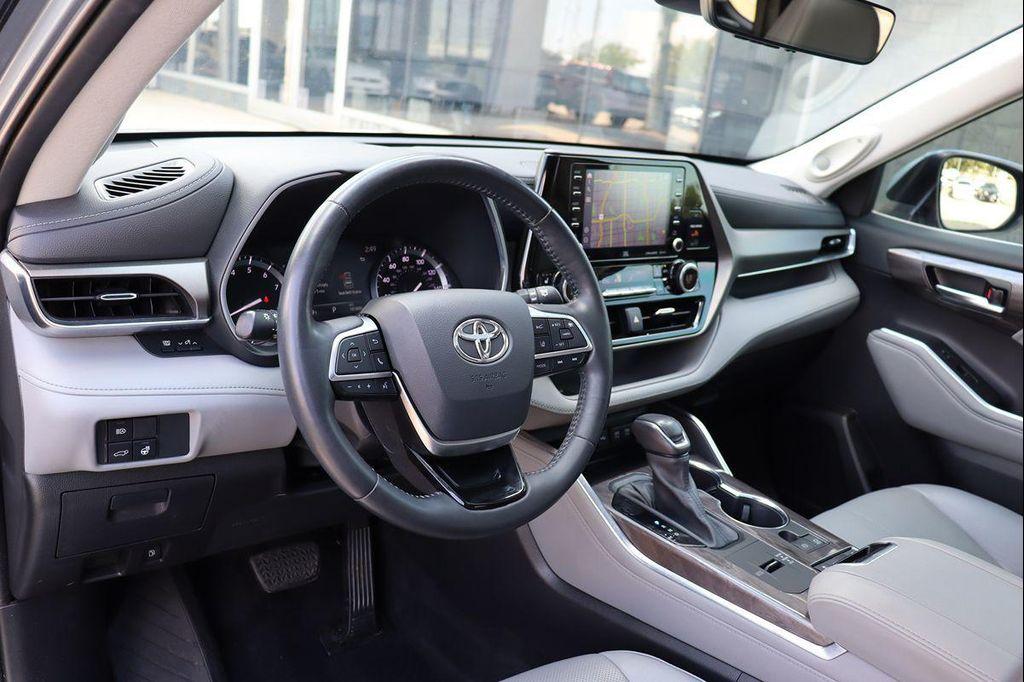 used 2021 Toyota Highlander car, priced at $27,998