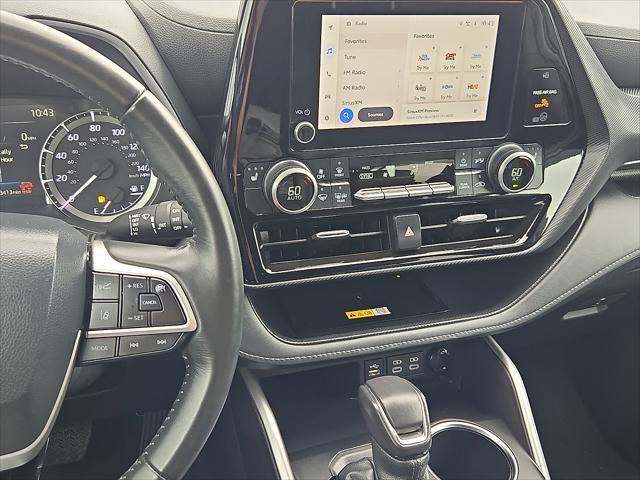 used 2024 Toyota Highlander car, priced at $45,400
