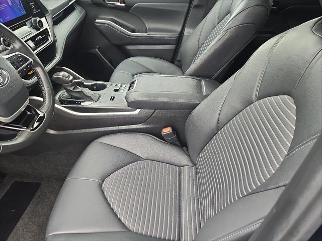 used 2024 Toyota Highlander car, priced at $45,400
