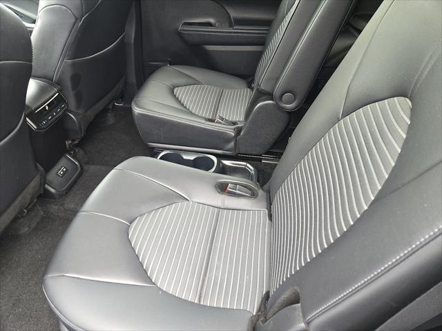 used 2024 Toyota Highlander car, priced at $45,400