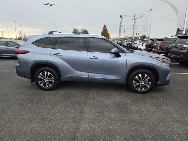 used 2021 Toyota Highlander car, priced at $37,700