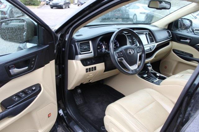 used 2014 Toyota Highlander car, priced at $21,989