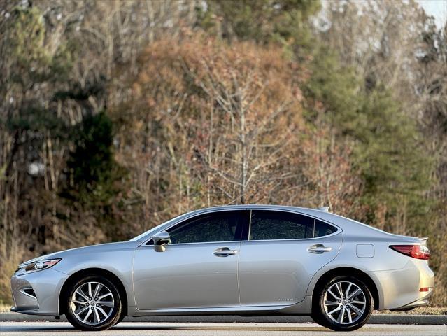 used 2017 Lexus ES 300h car, priced at $21,489