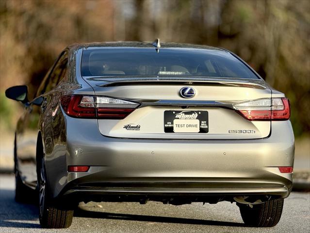 used 2017 Lexus ES 300h car, priced at $21,489