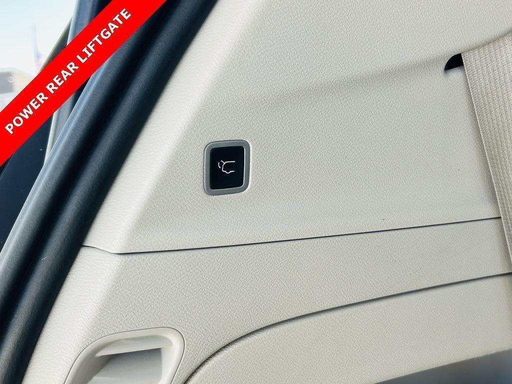 used 2023 Chrysler Pacifica car, priced at $24,900