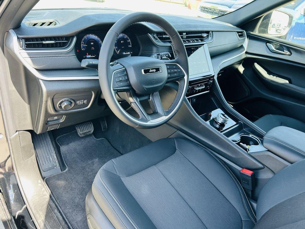 new 2025 Jeep Grand Cherokee car, priced at $41,625