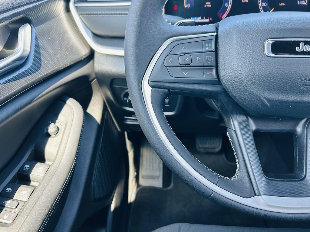 new 2025 Jeep Grand Cherokee car, priced at $41,625