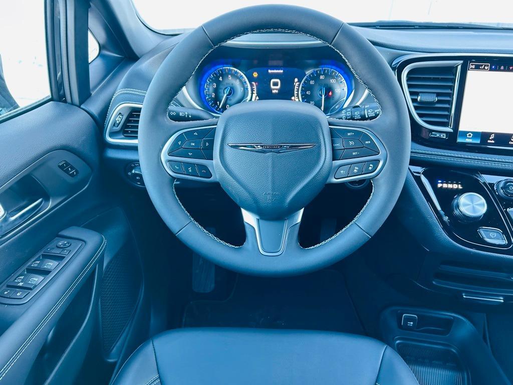 new 2025 Chrysler Pacifica car, priced at $41,337