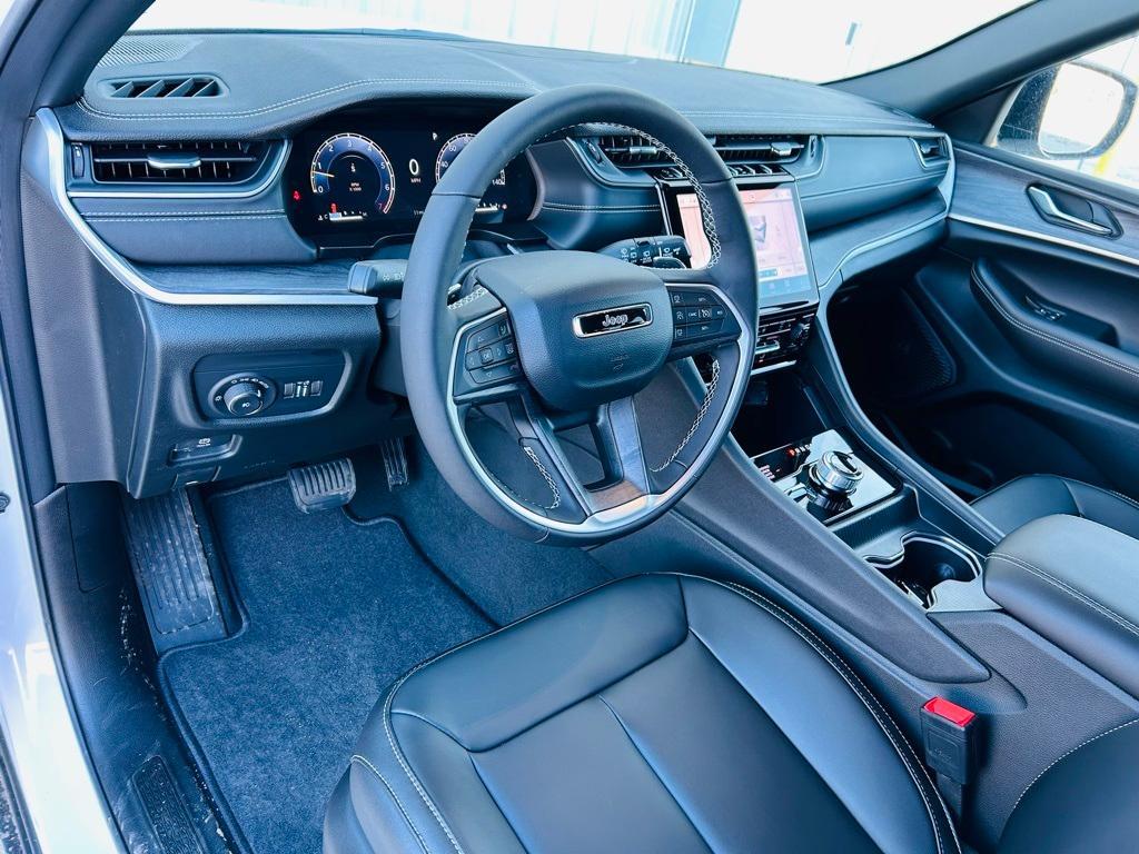 new 2025 Jeep Grand Cherokee car, priced at $43,014