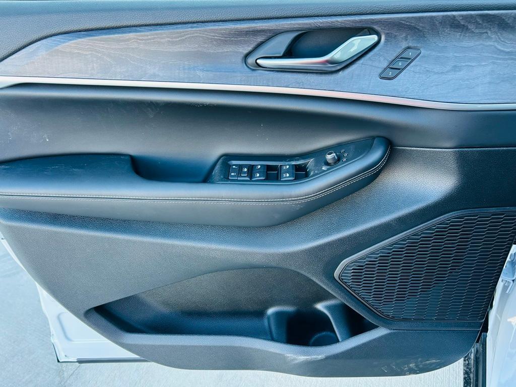 new 2025 Jeep Grand Cherokee car, priced at $43,014