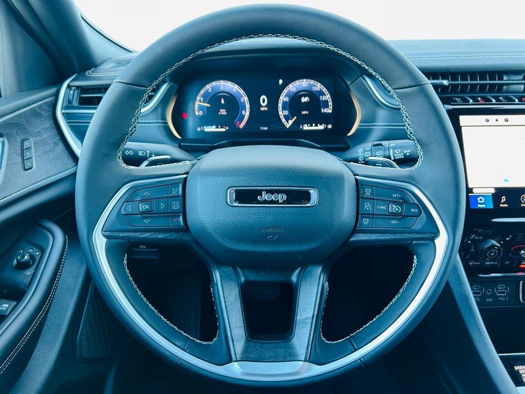 new 2025 Jeep Grand Cherokee car, priced at $43,014