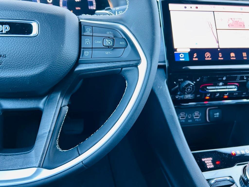 new 2025 Jeep Grand Cherokee car, priced at $43,014