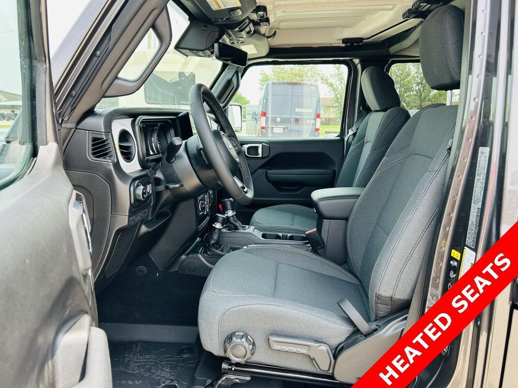 new 2025 Jeep Gladiator car