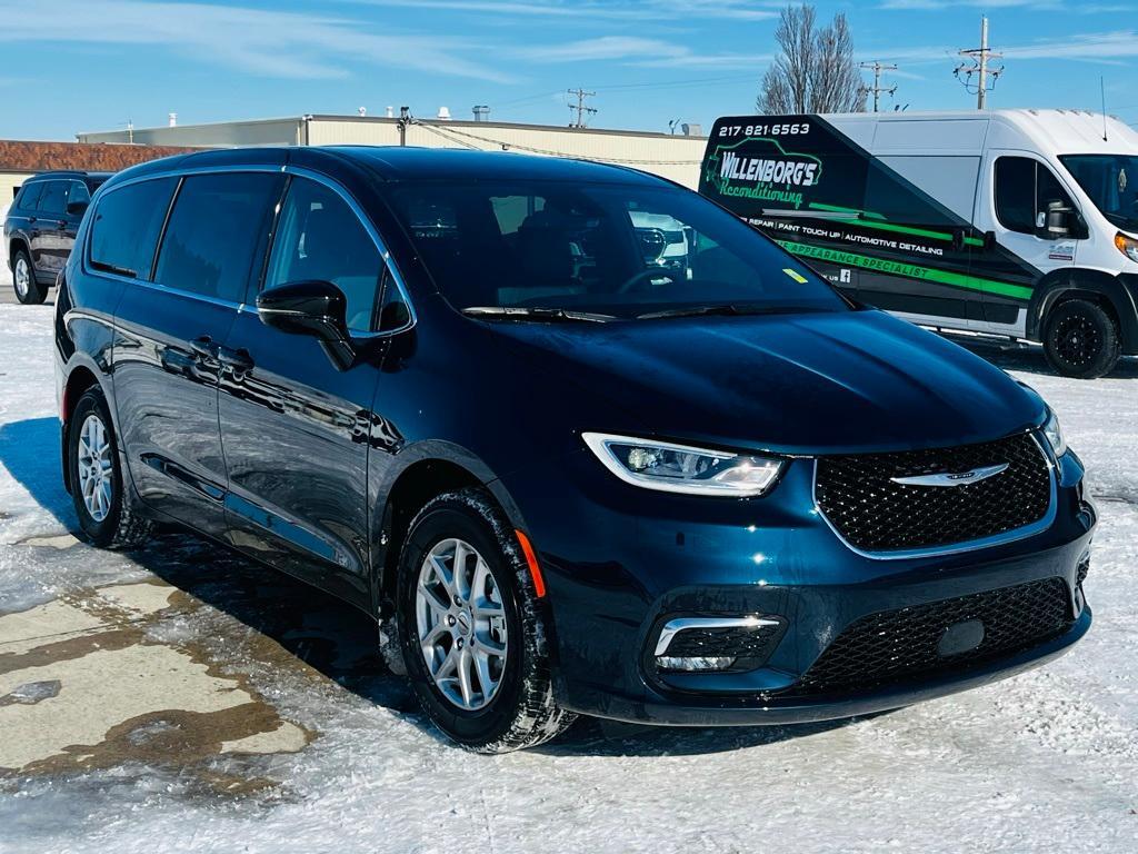 new 2025 Chrysler Pacifica car, priced at $41,983