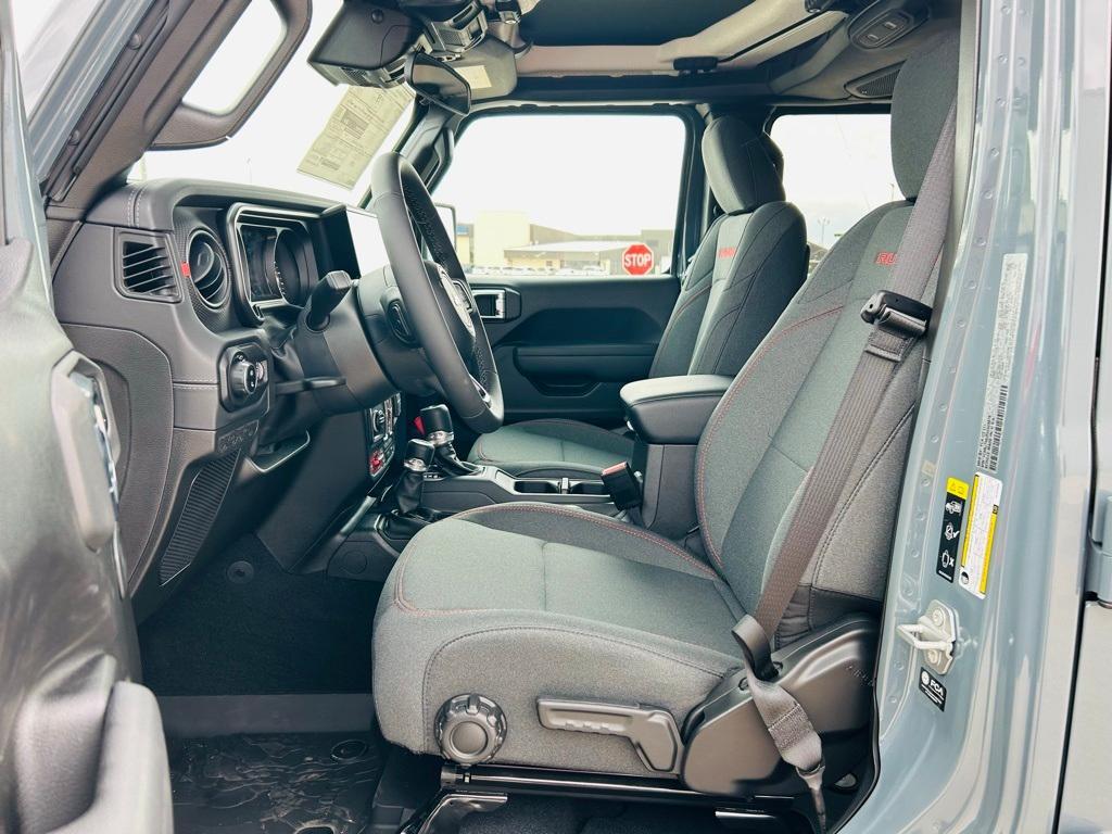 new 2025 Jeep Gladiator car