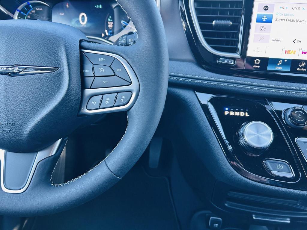 new 2026 Chrysler Pacifica Hybrid car, priced at $53,513