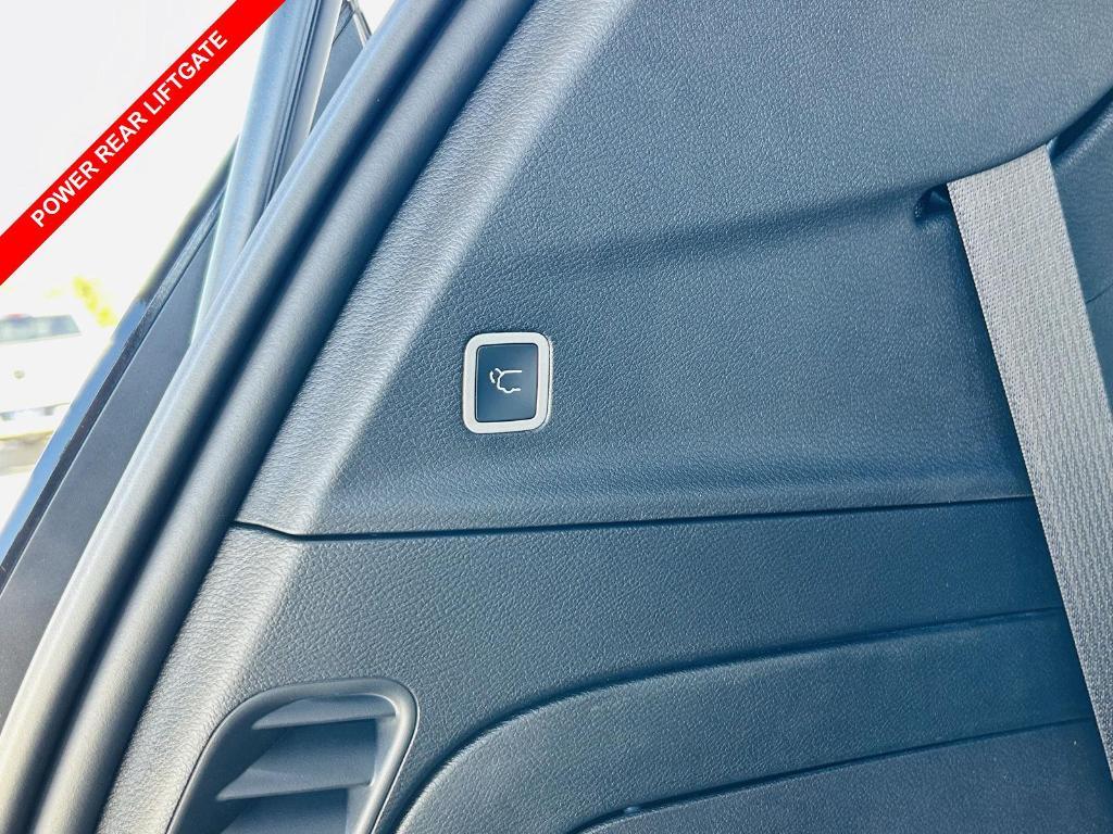 new 2026 Chrysler Pacifica Hybrid car, priced at $53,513