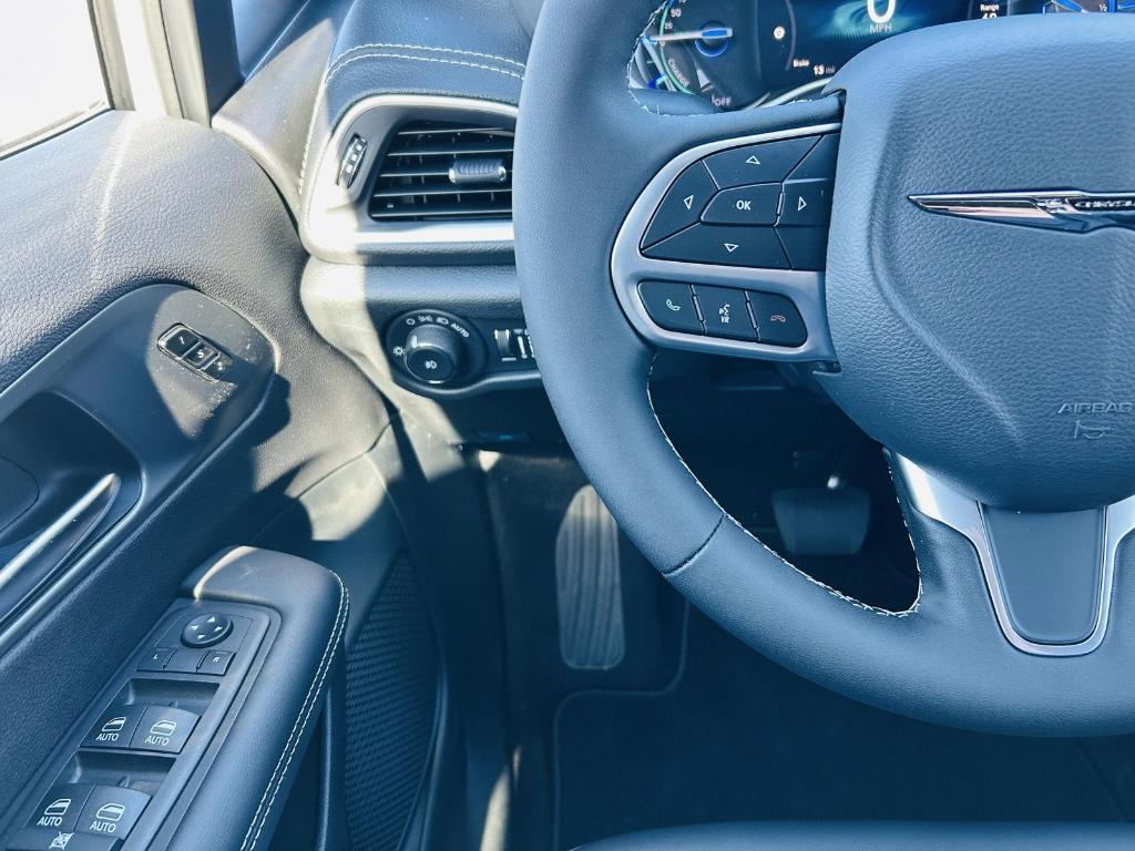 new 2026 Chrysler Pacifica Hybrid car, priced at $53,513