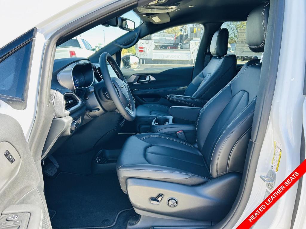 new 2026 Chrysler Pacifica Hybrid car, priced at $53,513