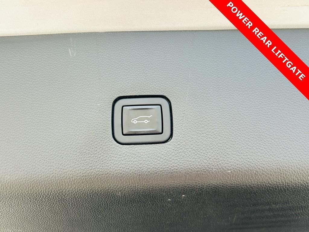 used 2020 Chevrolet Traverse car, priced at $30,000