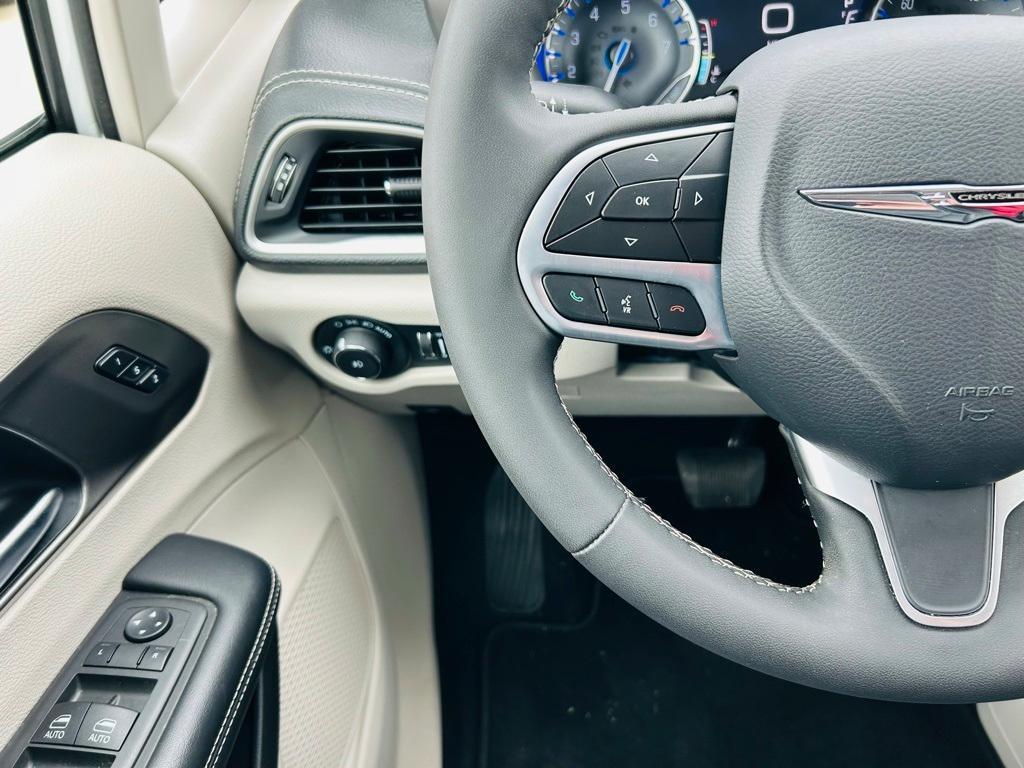 used 2022 Chrysler Pacifica car, priced at $27,700