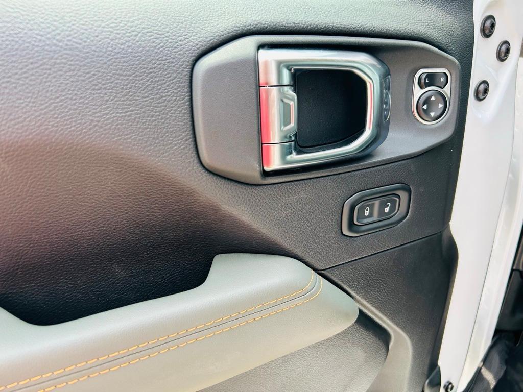 new 2025 Jeep Gladiator car
