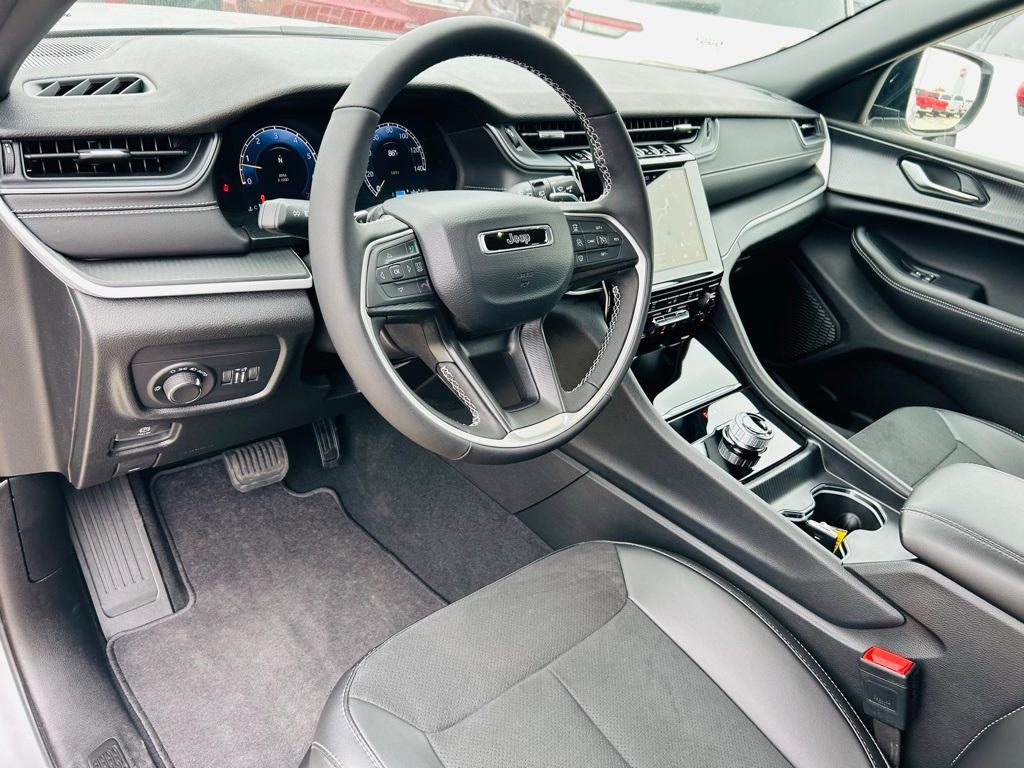 new 2025 Jeep Grand Cherokee L car