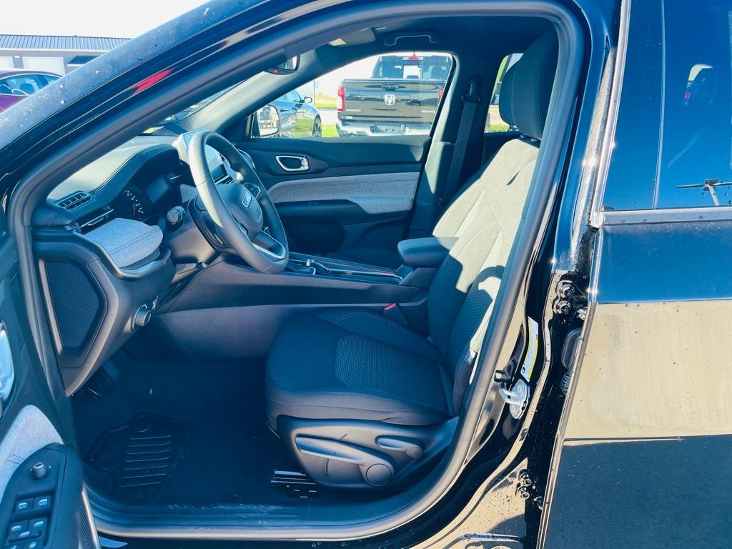 new 2025 Jeep Compass car, priced at $27,883