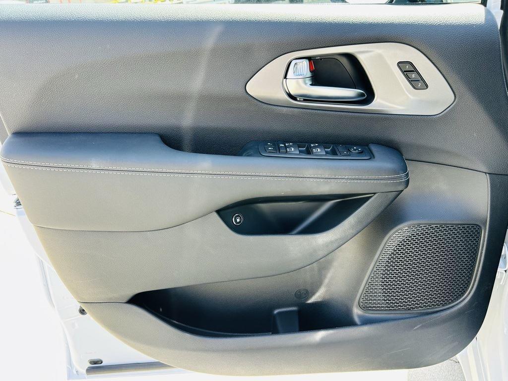 new 2026 Chrysler Pacifica Hybrid car, priced at $53,513