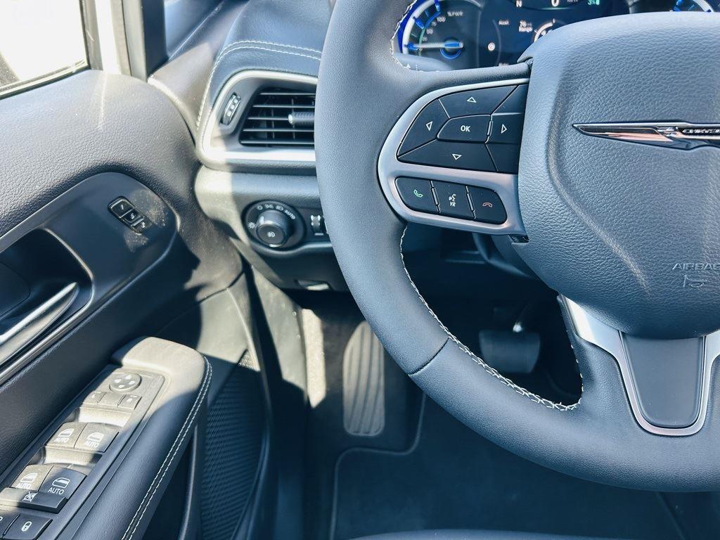 new 2026 Chrysler Pacifica Hybrid car, priced at $53,513