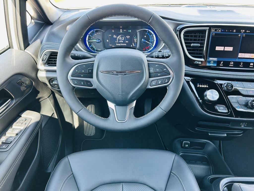 new 2026 Chrysler Pacifica Hybrid car, priced at $53,513