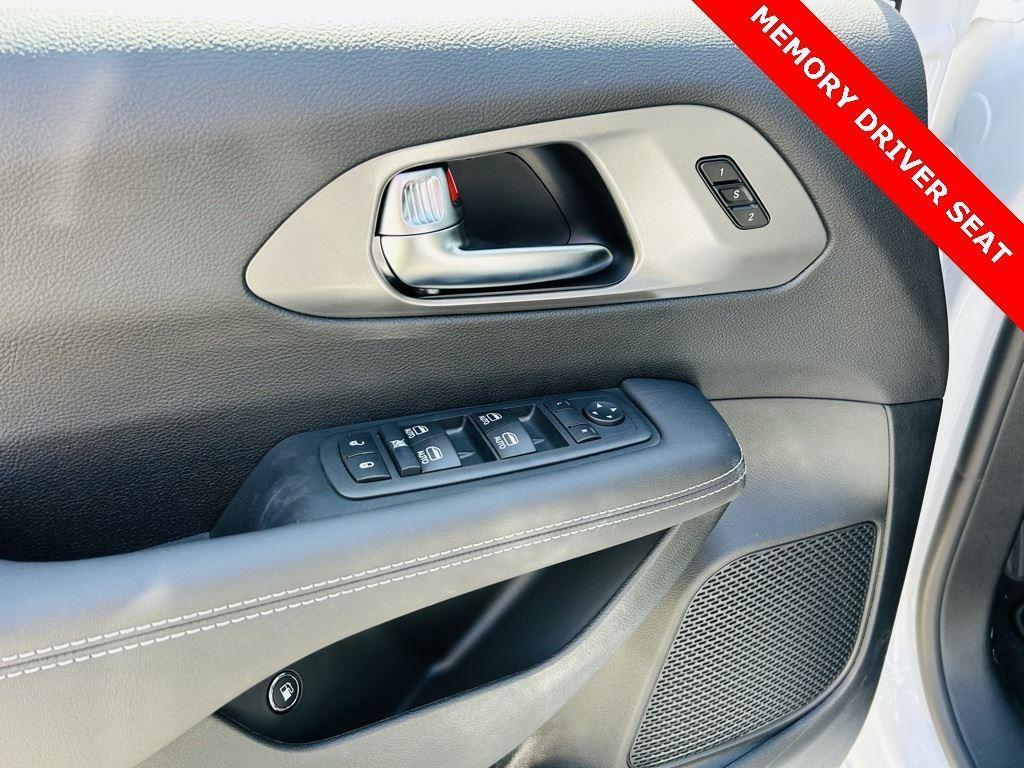 new 2026 Chrysler Pacifica Hybrid car, priced at $53,513