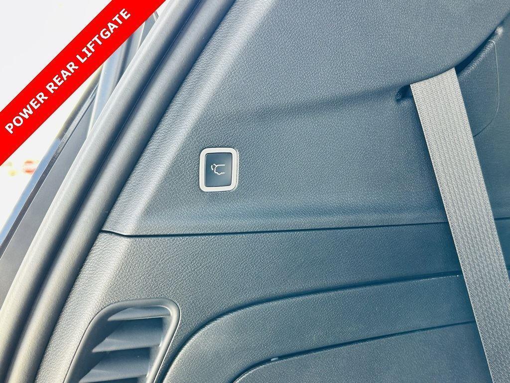 new 2026 Chrysler Pacifica Hybrid car, priced at $53,513