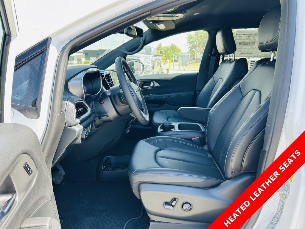 new 2026 Chrysler Pacifica Hybrid car, priced at $53,513