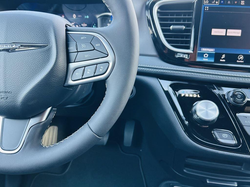 new 2026 Chrysler Pacifica Hybrid car, priced at $53,513