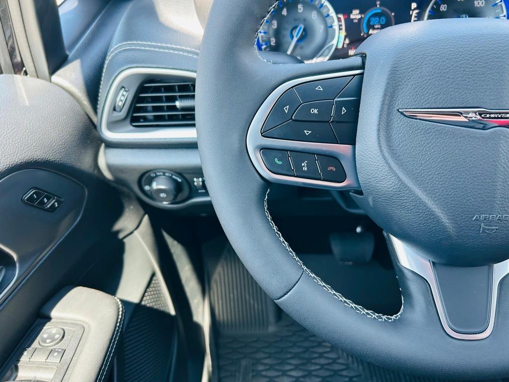 new 2025 Chrysler Pacifica car, priced at $45,572