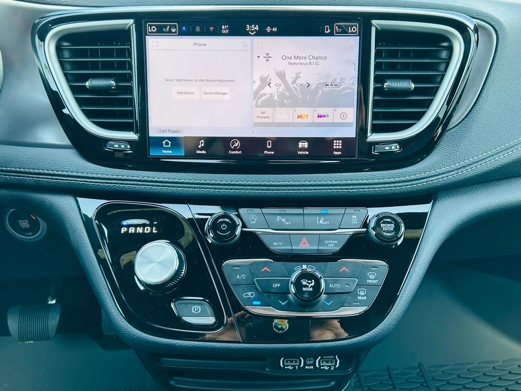 new 2025 Chrysler Pacifica car, priced at $45,572