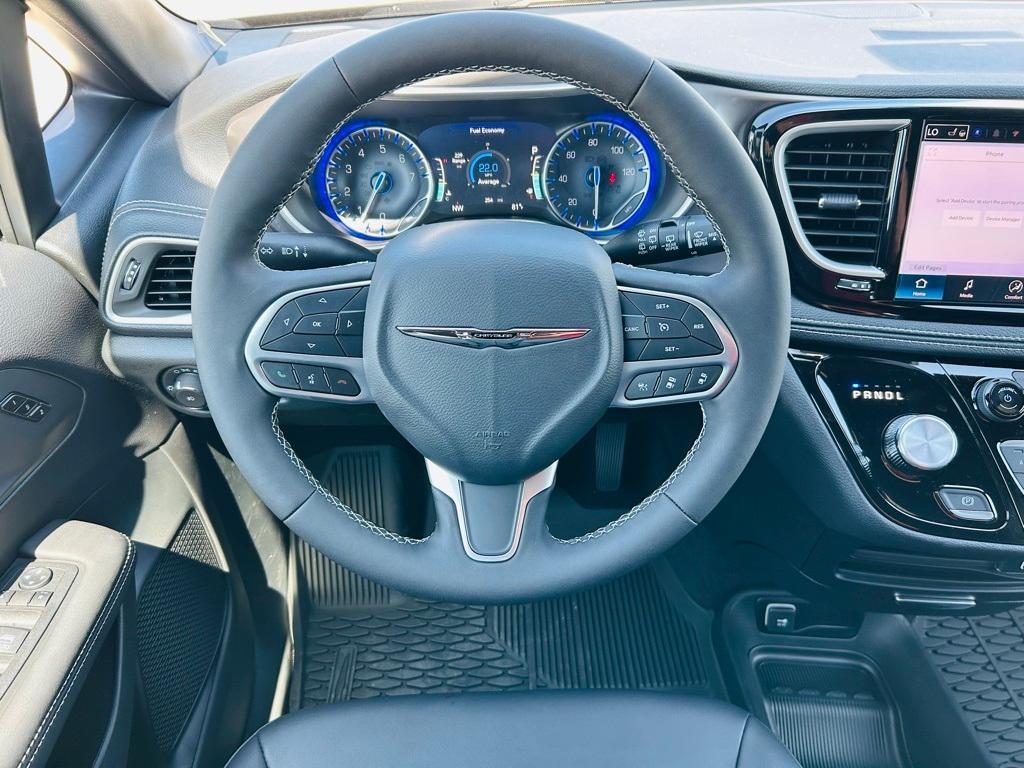 new 2025 Chrysler Pacifica car, priced at $45,572