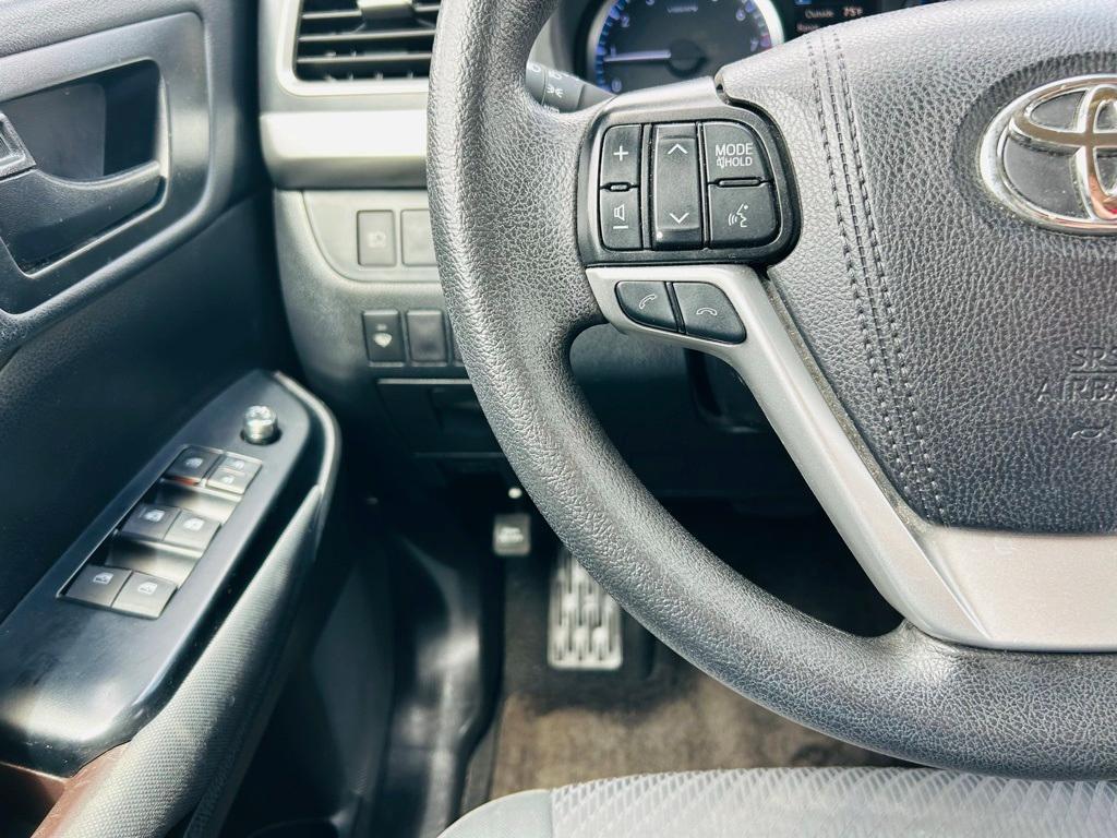 used 2019 Toyota Highlander car, priced at $22,200