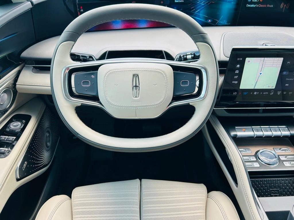 new 2025 Lincoln Nautilus car