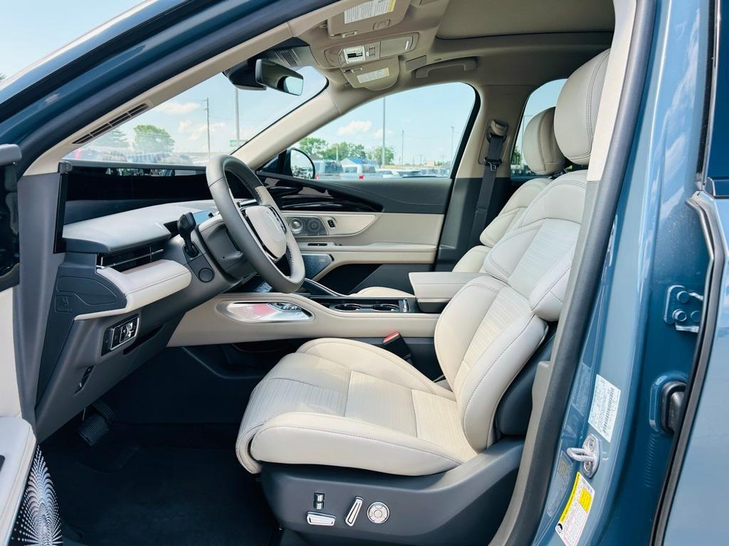 new 2025 Lincoln Nautilus car