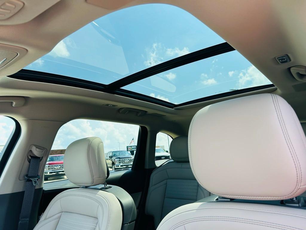 new 2025 Lincoln Nautilus car