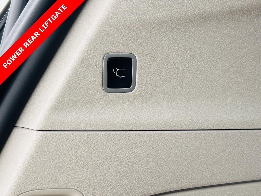 used 2023 Chrysler Pacifica car, priced at $25,700