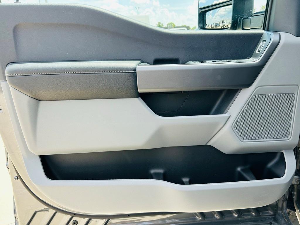 new 2025 Ford F-350 car, priced at $68,300