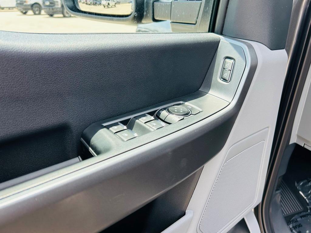 new 2025 Ford F-350 car, priced at $68,300