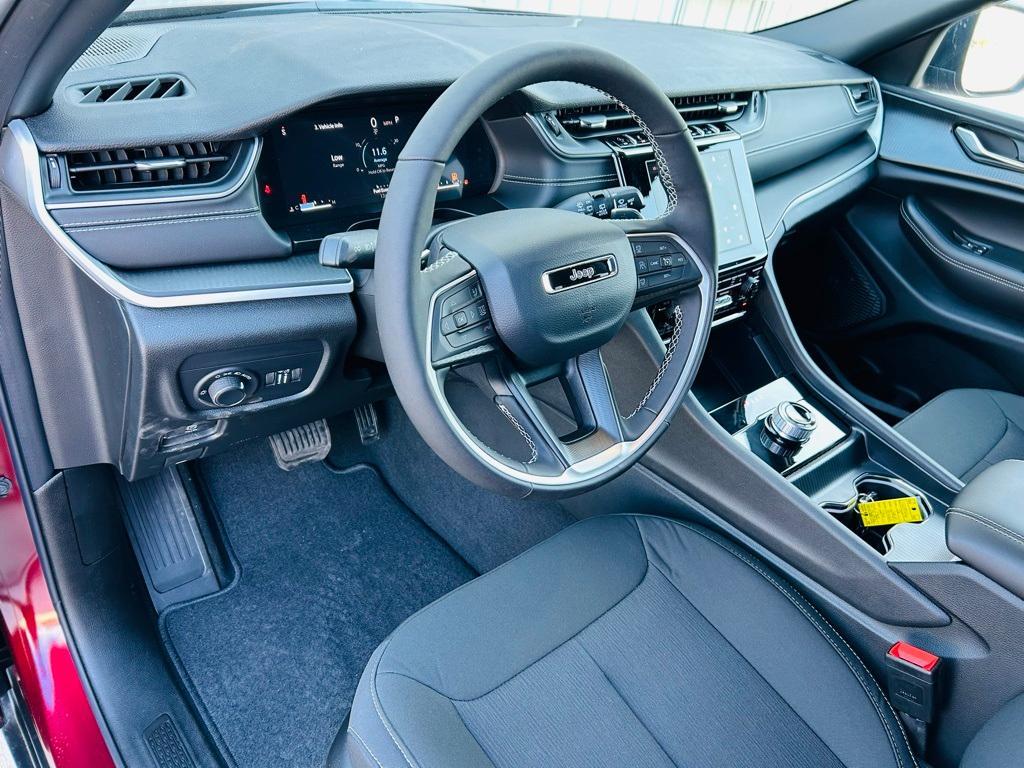 new 2025 Jeep Grand Cherokee car, priced at $40,089